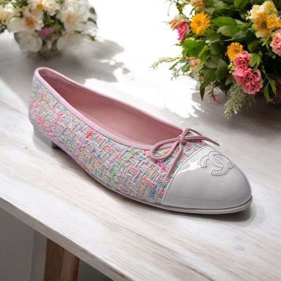 CHANEL Shoes - NWT Chanel Tweed Ballet Flats (40.5/10)